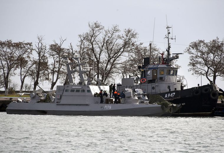 Росіяни угробили українські судна, познімали навіть унітази – командувач ВМС Воронченко